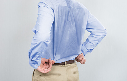 汗を吸収し、ニオイの発生を防ぐ