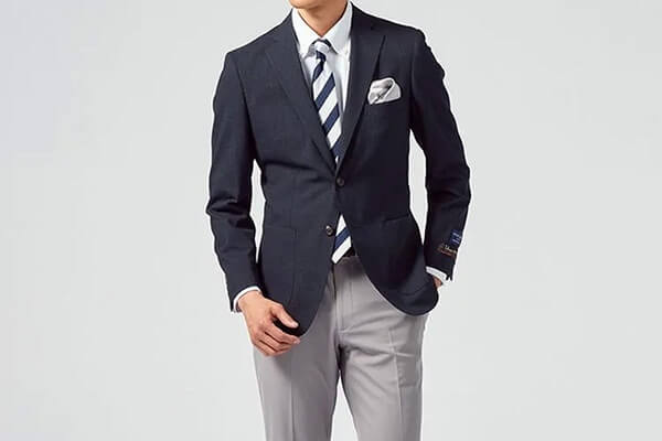 カジュアルな披露宴やパーティーにおすすめのジャケパンコーデ