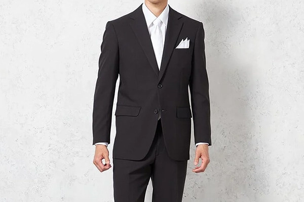 白無地のシャツを使ったフォーマルな結婚式コーデ