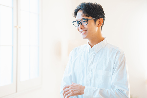 オフィスカジュアルでのシャツの着こなし