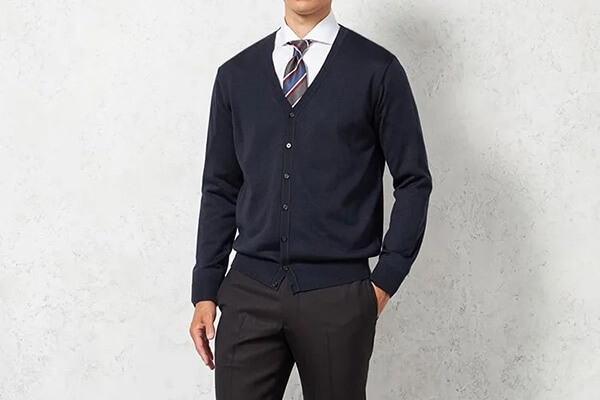 ネイビーのカーディガンを使ったメンズコーデ