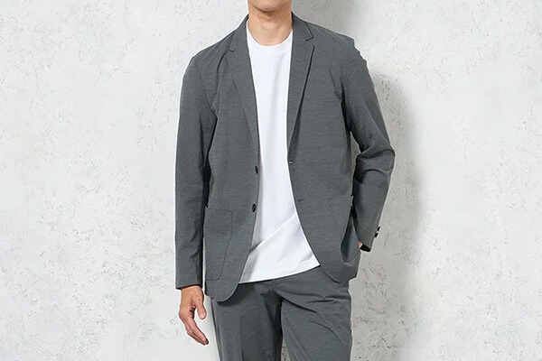 セットアップ×カットソーの春コーデ