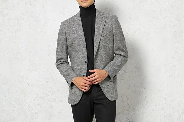 タートルネックを合わせた大人のジャケットコーデ